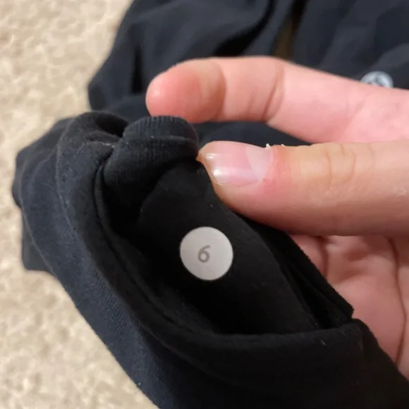 Lululemon reversible capris - Picture 4 of 4